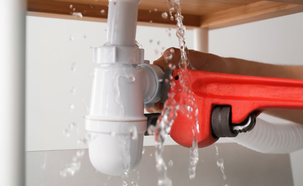 4 Factors To Consider When Choosing a Plumber